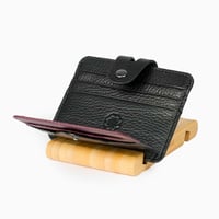 محفظة نقود من الجلد الطبيعي بمظهر أنيق