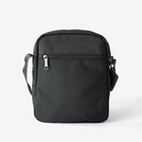 شنطة كتف مصنوعة من القماش بتصميم طولي