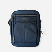 شنطة كتف مصنوعة من القماش بتصميم طولي