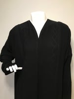 عباية بنقش وكسرات أمامية وجانبية