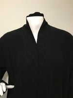 عباية مقلمة وكُم مقلوب