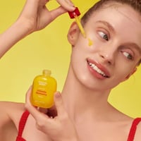 مصل إضاءة البشرة بالفيتامينات لتفتيح و تحسين البقع...