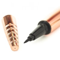 ايلاينر قلم سائل ريفلوشن