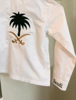 قميص السعوديه بتطريز شعار سيفين ونخلة