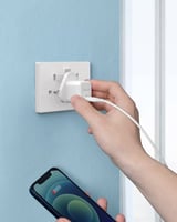 انكر - فيش جداري مدخل بي دي 20 واط شحن سريع ابيض