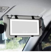 مرآة مضيئة في شماسة السيارة