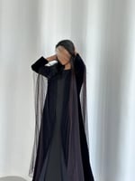 عباية مخمل اسود نص كلوش مع تل منقط مخمل عنابي