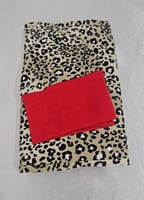 مهاد مواليد قطني فاخر بنقشة تايقر مع قبعة مطابقة