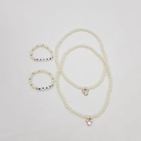 سلسال من الؤلؤ بتعليقة هيلو كيتي مع اسوره