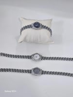 ساعة اولاد مميزه باللون الفضي ميناء كحلي