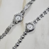 ساعة يد فضية فاخرة بتصميم قلوب ️