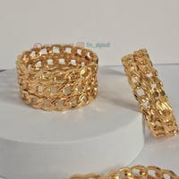 اسورة بنات مطليه بالذهب