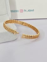 إسوارة مطلية بالذهب بتصميم أنيق