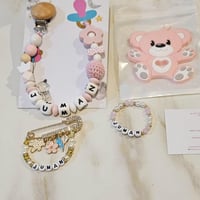 هدية مواليد تعليقة لهايه وبروش واسوره وعضاضه