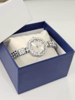 ساعة بنات لون فضي