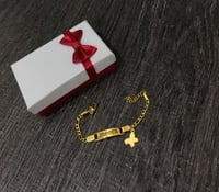 اسورة اطفال شكل فراشة الإسم حسب طلبك