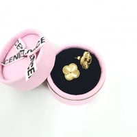 حلق مطلي بالذهب