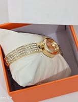 ساعة بنات فاخرة بلمسة ذهبيه