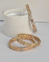 اساور مطليه بالذهب للبنات