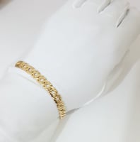 اسورة الأم والبنت