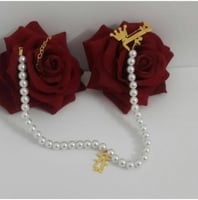 تعليقة لهايه بالؤلؤ والإسم المطلي بالذهب