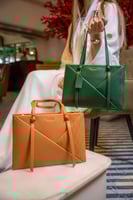 شنطة نسائية بمقاس كبير باللون الاخضر