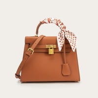 شنطة نسائية بحجم متوسط