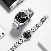 طقم مكون من ساعتين رجالية ونسائية باللون الفضي وال...