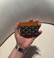 محفظة بطاقات جلدية من جويارد - بلون بني