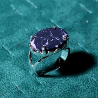 خاتم ملكي مخالب فضة عيار 925 كحلي معرق