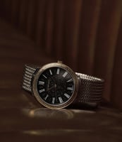 ساعة رجالية بسوار ستانلس ستيل بلون اسود ذهبي