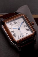 ساعة جلد مربع بلون بني
