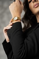 ساعة نسائية فخمة ستيل بلون ذهبي أبيض