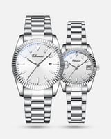 طقم مكون من ساعتين رجالية ونسائية باللون الفضي
