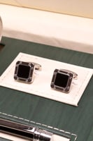 طقم رجالي منسق مع كبك و قلم