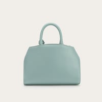 شنطة بلون أخضر بحجم متوسط لكل يوم