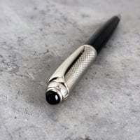 قلم رجالي بلون فضي اسود