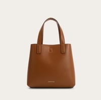 شنطة مميزة حجم متوسط بلون بني