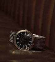 ساعة رجالية بسوار ستانلس ستيل بلون اسود ذهبي