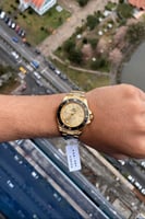 ساعة رجالية باللون الذهبي الكامل