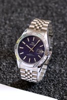 ساعة رجالية بتصميم كلاسيكي باللون الفضي والازرق مق...