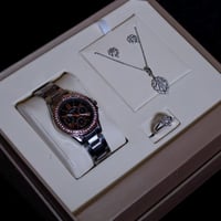 طقم ساعة ومجوهرات في بوكس فخم