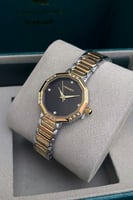 ساعة نسائية بتصميم هندسي بلون فضي مع ذهبي