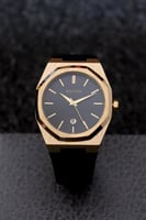 ساعة رجالية ربر شبيهة D1 Milano باللون الأسود والذ...