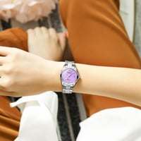 ساعة نسائية بلون فضي ميناء موف