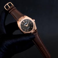 ساعة لافوس جلد بني اطار روز قولد