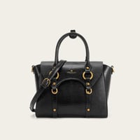 شنطة نسائية بمقاس كبير باللون الاسود