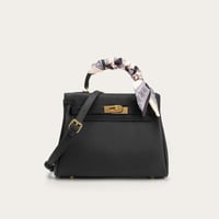 شنطة نسائية بحجم صغير