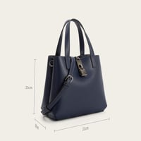 شنطة مميزة حجم متوسط بلون كحلي