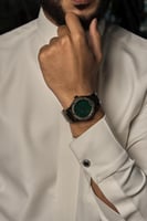 ساعة رجالية بلون اسود ميناء زيتي مميزة بارقام عربي...